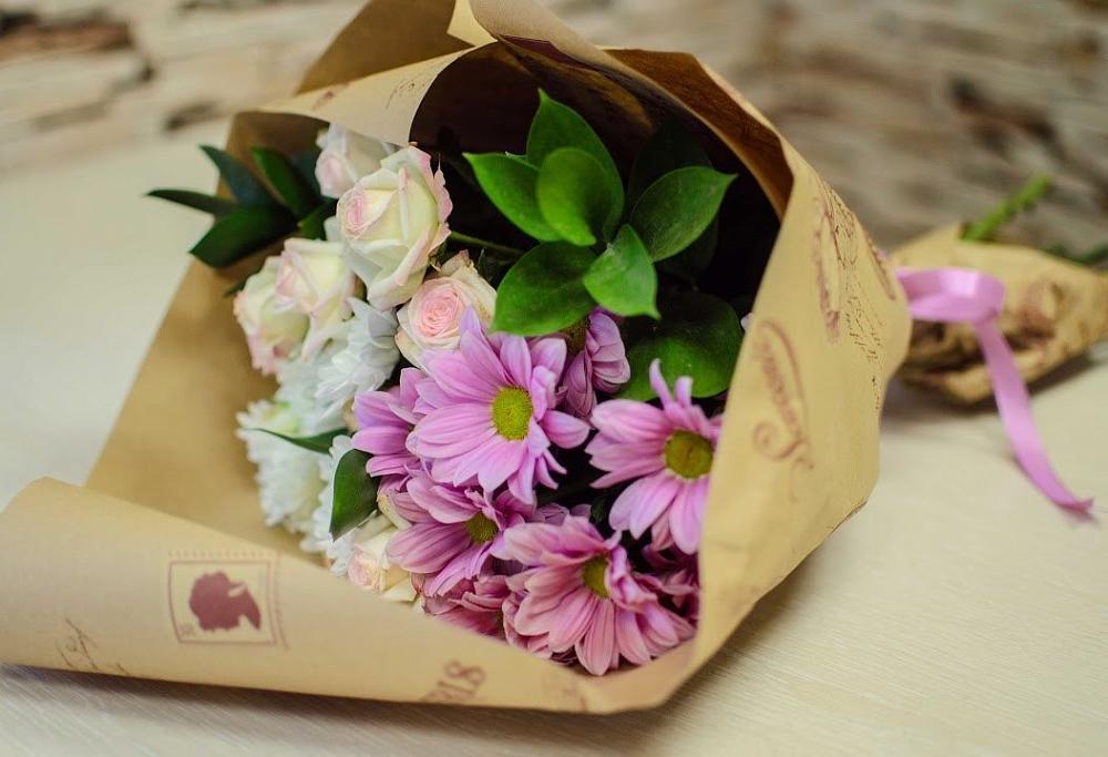 Букет цветов из: Розы и Хризантемы в Комсомольске-на-Амуре