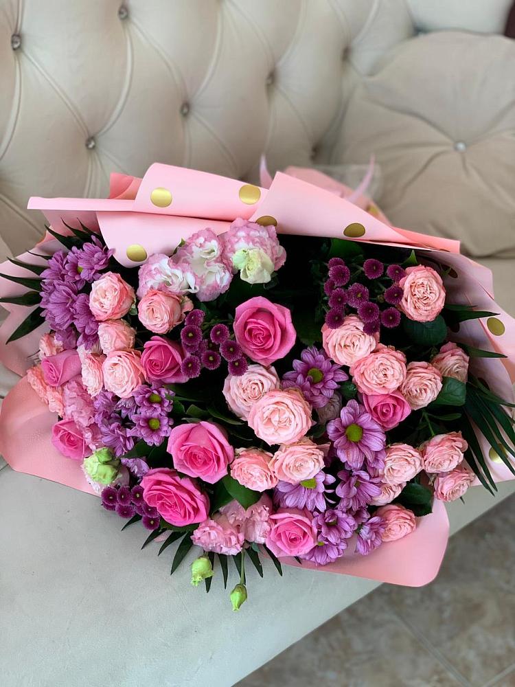 Букет цветов из: Хризантемы, Розы и Лизиантусы в Комсомольске-на-Амуре