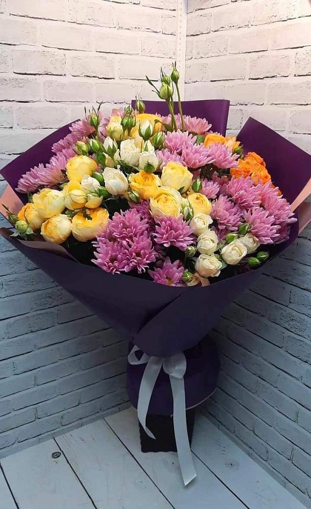 Букет цветов из: Хризантемы и Розы в Комсомольске-на-Амуре