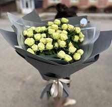 Букет Белые кустовые розы Солинеро в Комсомольске-на-Амуре