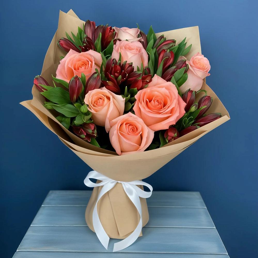 Букет цветов из: Розы и Альстромерии в Комсомольске-на-Амуре