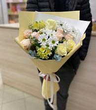 Букет цветов из:  Альстромерии, Розы и Хризантемы в Комсомольске-на-Амуре