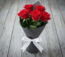 Букет 5 Красных роз Эдлесс Лав в Комсомольске-на-Амуре
