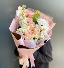 Букет цветов из:  Хризантемы и Розы в Комсомольске-на-Амуре