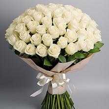 Букет 101 беля роза Белоснежка в Комсомольске-на-Амуре