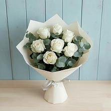 Букет Белые розы в Эвкалипте в Комсомольске-на-Амуре