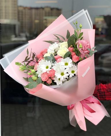 Букет цветов из: Розы, Лизиантусы и Хризантемы в Комсомольске-на-Амуре